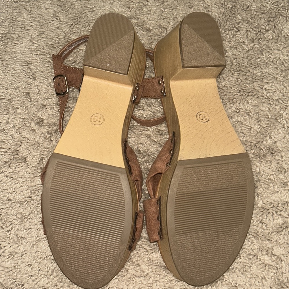 Universal Thread Sandals- Never Worn! - image 3